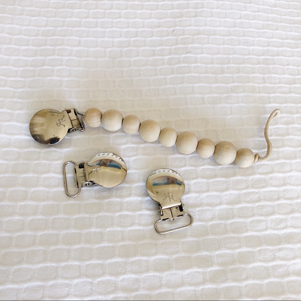Ryan and Rose Wooden Pacifier Clip w/ extra clips